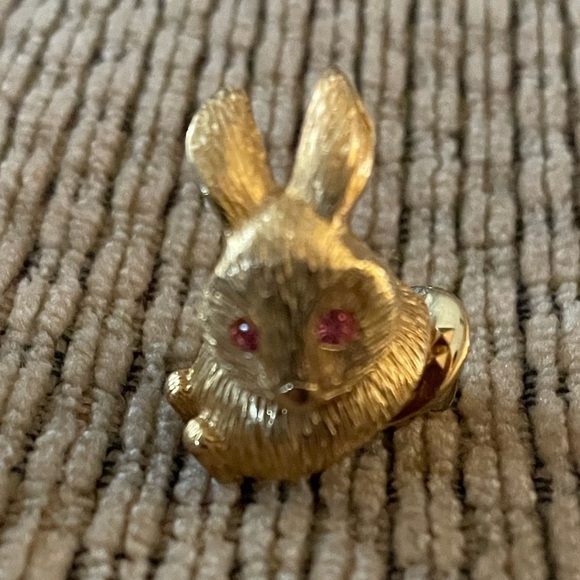 Gold Crown Quivering💗 Bunny Brooch Lapel Pin - Picture 3 of 4
